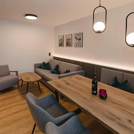 Winkler Apartment *